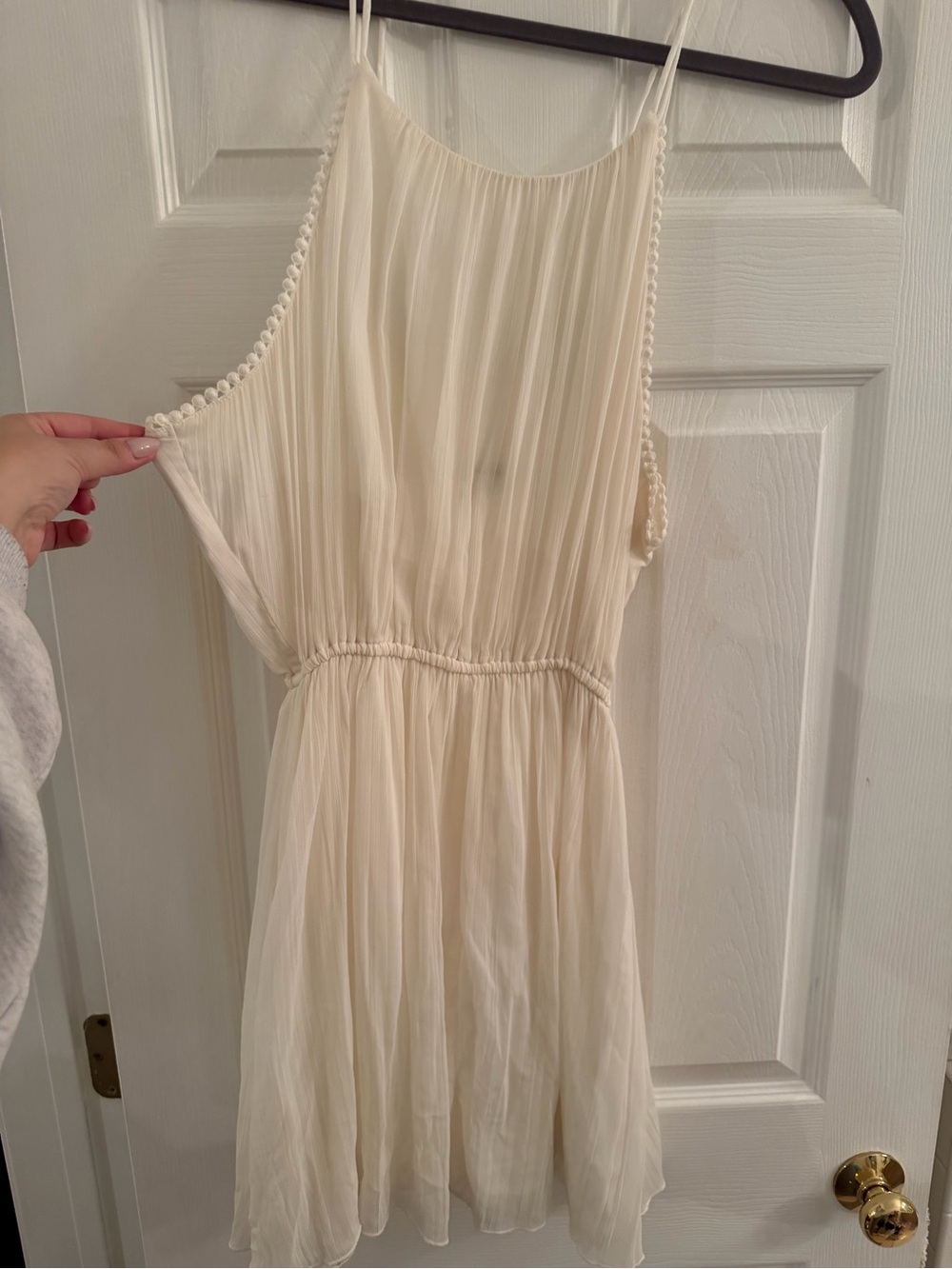 Abercrombie & Fitch Cream Pleated dress with Button-Trim fully lined Small